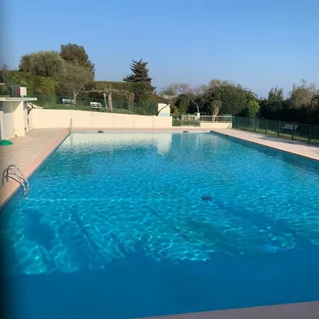 Stunning Views Large Balcony Apartment With Pool