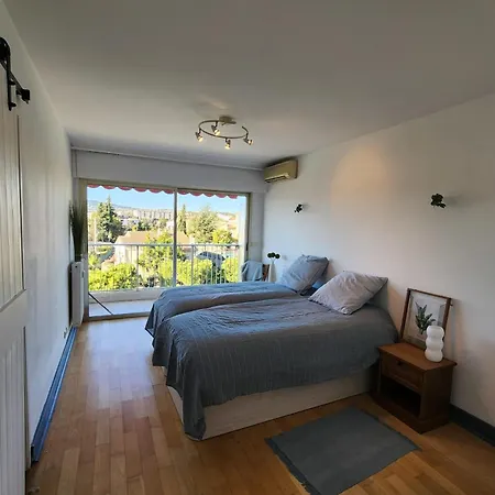 Stunning Views Large Balcony Apartment With Pool