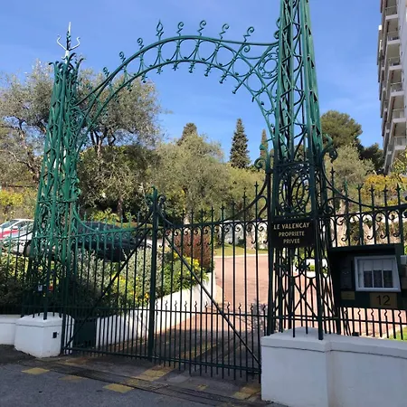 Stunning Views Large Balcony Apartment With Pool