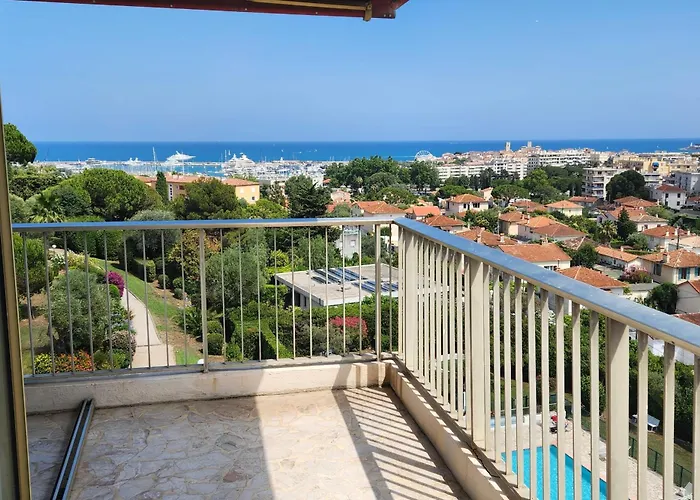 Stunning Views Large Balcony With Pool *