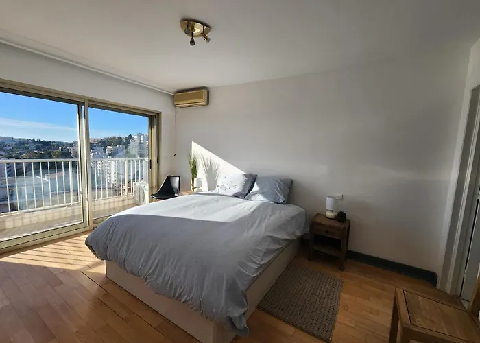 Vakantiehuis Stunning Views Large Balcony With Pool Antibes