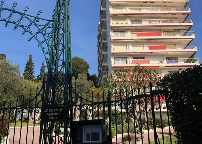 Vakantiehuis Stunning Views Large Balcony With Pool Antibes