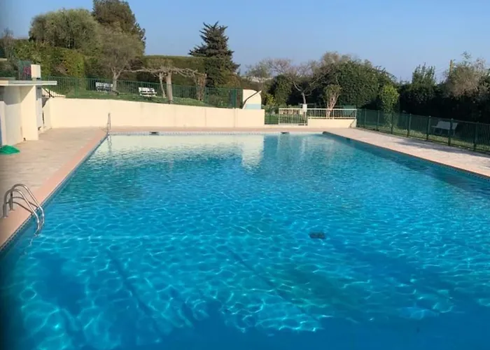 Stunning Views Large Balcony With Pool Vakantiehuis *