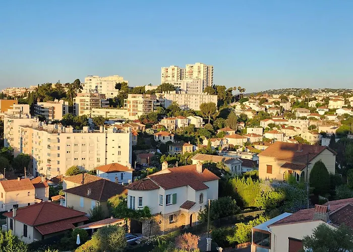 Stunning Views Large Balcony With Pool Vakantiehuis Antibes