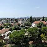 Vakantiehuis Stunning Views Large Balcony With Pool