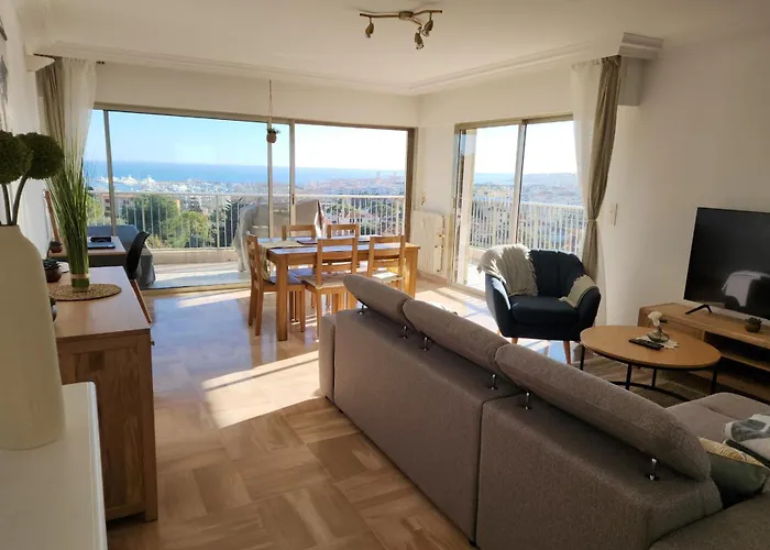 Holiday home Stunning Views Large Balcony With Pool